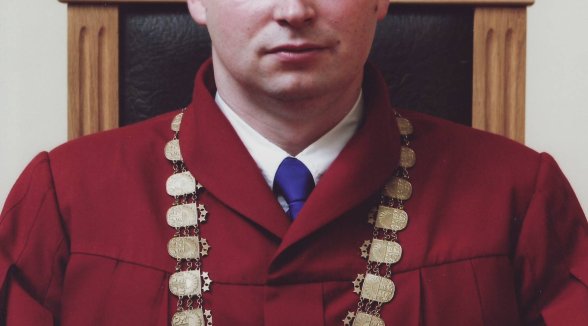 Senators Normunds Salenieks uz laiku pārcelts Administratīvo lietu departamentā