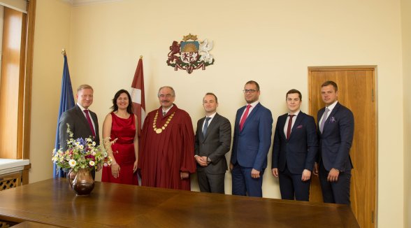 Augstākās tiesas priekšsēdētājs pieņem jauno advokātu zvērestu