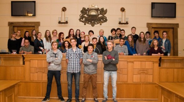 Augstākajā tiesā mācās gan skolēni, gan skolotāji