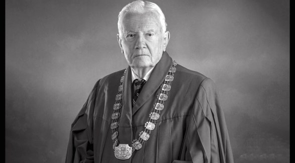 Augstākā tiesa atvadās no sava pirmā priekšsēdētāja Gvido Zemrībo