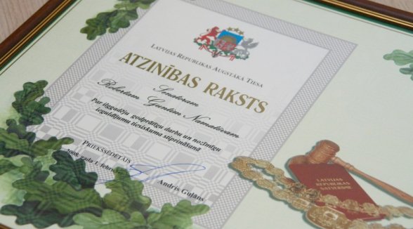 Darbu Senātā beidz vecākais senators Roberts Guntis Namatēvs