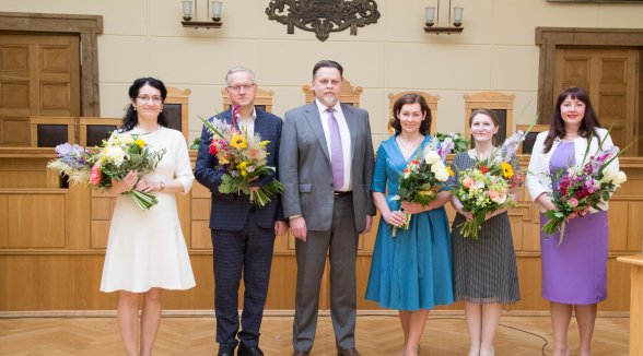 Senatori saņem Tieslietu sistēmas Goda zīmes