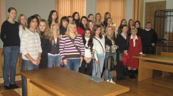 Skolēni iepazīstas ar Augstākās tiesas darbu