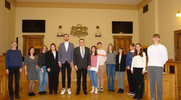 On Shadow Day, students learn about Supreme Court judge’s work 