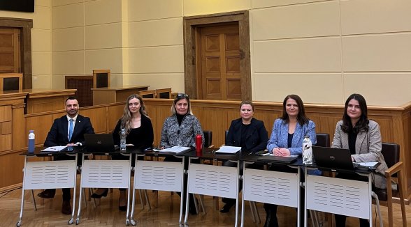 Tradīciju stiprināšana administratīvo tiesu atzarā