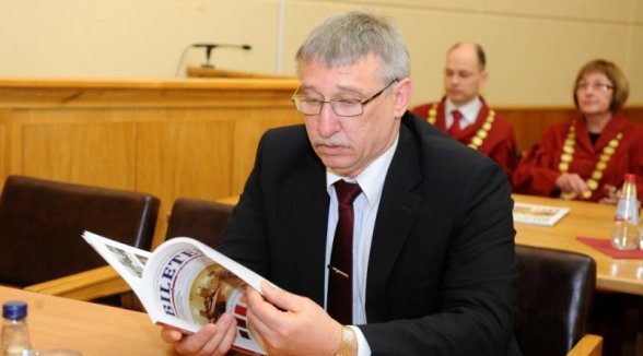 Saeima ģenerālprokurora amatā atkārtoti apstiprina Ēriku Kalnmeieru