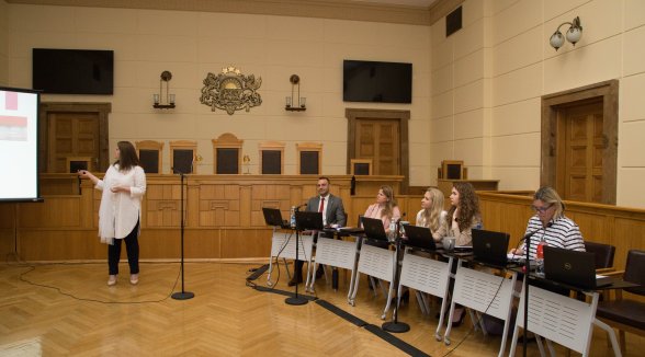 Senāta Administratīvo lietu departamenta padomnieki organizē pirmo tikšanos ar pirmās un apelācijas instances tiesas tiesnešu palīgiem