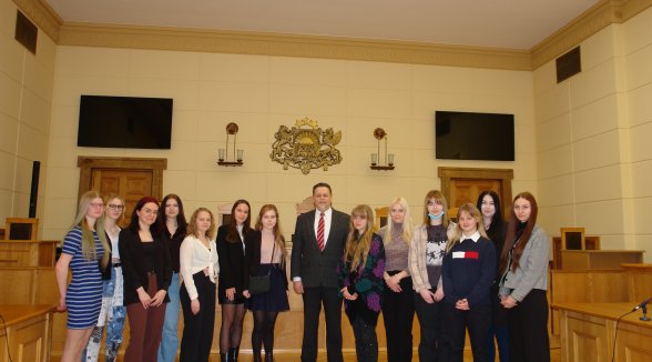 Students learn about the work of a Supreme Court judge