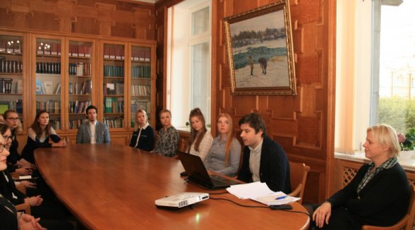 FINNISH LAW STUDENTS VISIT SUPREME COURT