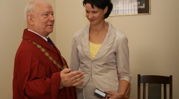 Augstākās tiesas priekšsēdētāja vietnieks pieņem notāra zvērestu