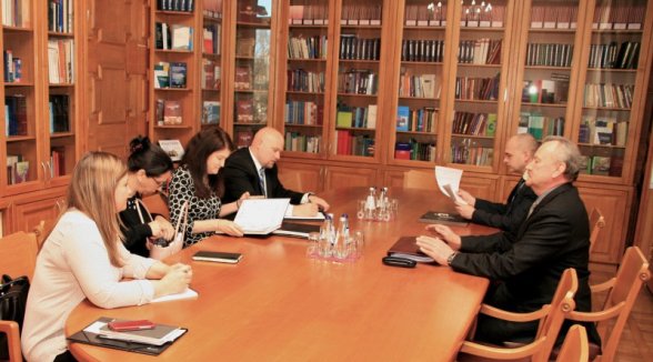 REPRESENTATIVES OF THE SUPREME COURT MEET WITH EXPERTS OF JUDICIAL INSTITUTIONS OF THE UNITED STATES