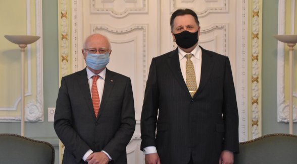 The Chief Justice of the Supreme Court meets with the Vice-President of the French Council of State