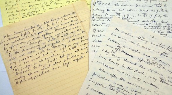 ZEMRIBO PRESENTS MANUSCRIPT OF HISTORICAL DOCUMENT TO THE MUSEUM OF THE SUPREME COURT