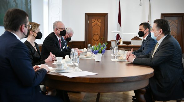 State President calls for the promotion of dialogue between the legislature and the judiciary