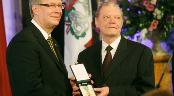 Bijušais senators Namatēvs iecelts par Triju Zvaigžņu ordeņa virsnieku