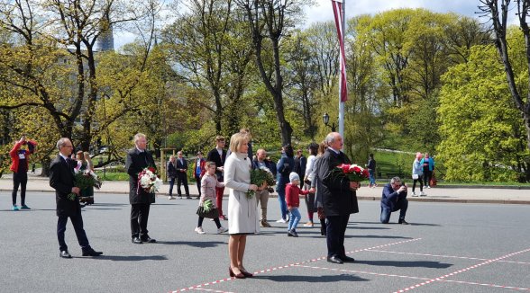 Tiesu varas augstākās amatpersonas godina Latvijas neatkarību