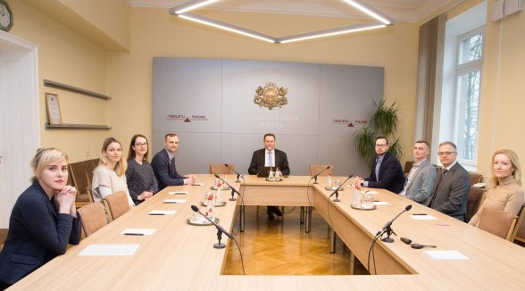 President of the Supreme Court talks with the new judges about the role and challenges of a judge