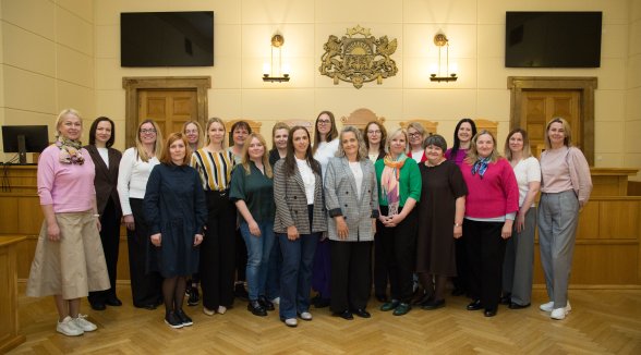 Zemgales rajona tiesas darbinieki gūst pieredzi Augstākajā tiesā