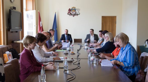 Augstākās tiesas priekšsēdētājs aicina Tiesnešu biedrību palīdzēt tiesnešiem mainīties