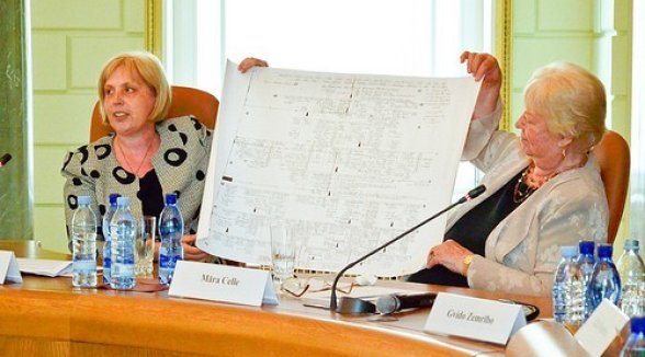 Exhibit of the museum of the Supreme Court – senator’s family tree – is used in the lecture about Voldemars Zamuels