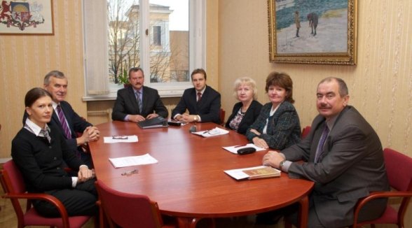 Uz pirmo sēdi Augstākajā tiesā sasaukta Disciplinārtiesa