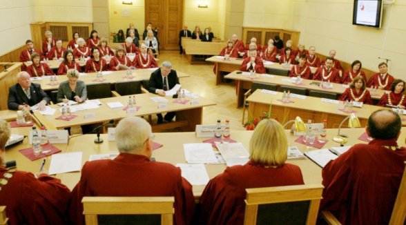 THE SUPREME COURT POINTS OUT NECESSITY TO STRENGTHEN THE AUTHORITY OF COURTS OF LOWER INSTANCE