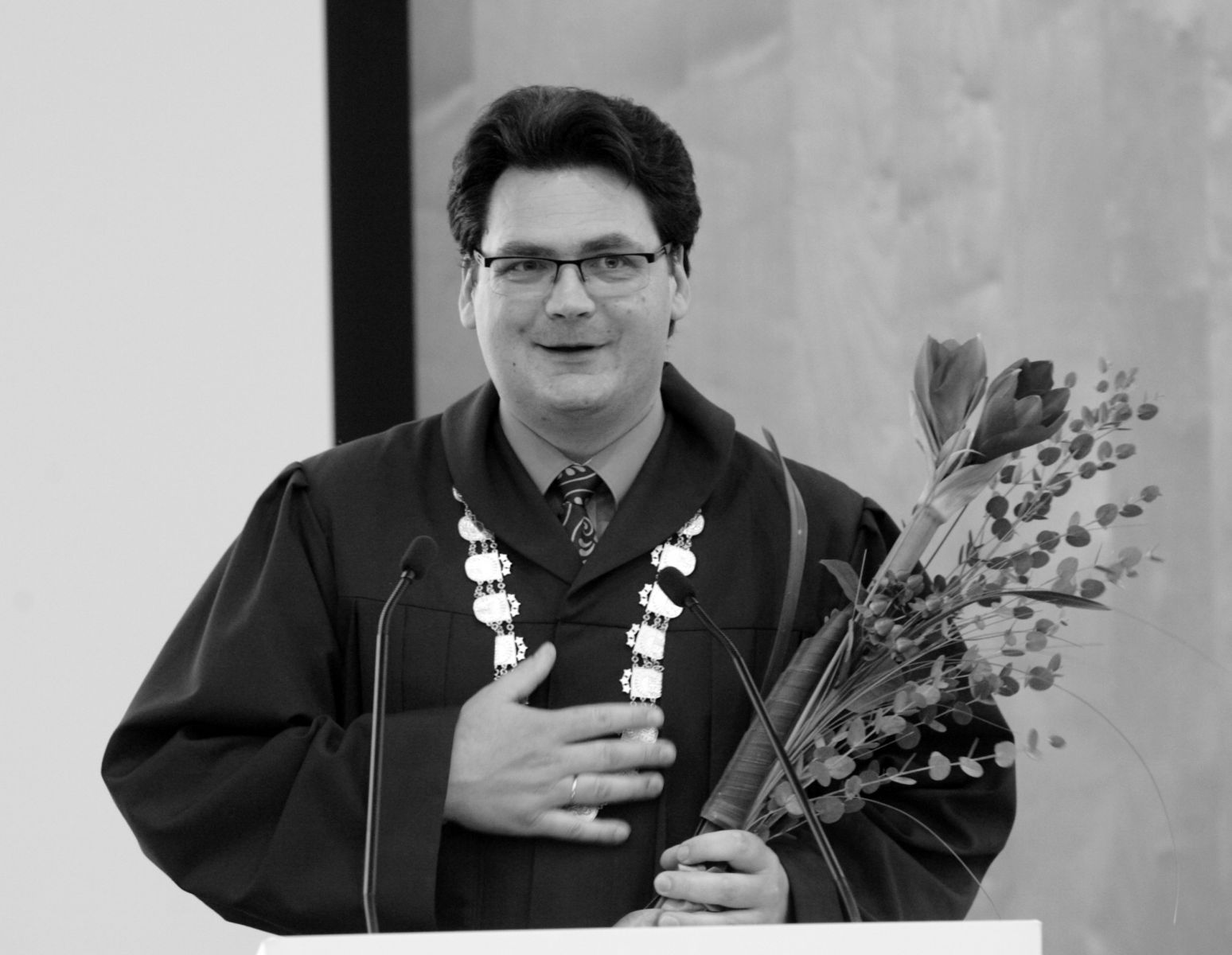 Pateicība bijušajam Bauskas rajona tiesas, tagad Zemgales<BR>apgabaltiesas tiesnesim Aigaram Sniedzītim, kurš septiņus gadus<BR>bija Tieslietu padomes loceklis no rajona (pilsētu) tiesnešu vidus
