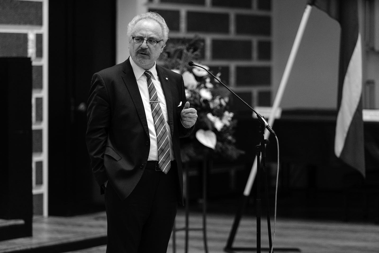 Eiropas Savienības Tiesas tiesnesis Egils Levits uzsvēra <BR>institucionālās atmiņas nozīmi un atzīmēja nozīmīgākos Latvijas <BR>Senāta vēstures pieturpunktus. Viņš novēlēja, lai mērķi un ideāli, <BR>ko Latvijas brīvvalsts pirmā laika senatori gribēja sasniegt, būtu <BR>arī šodienas senatoru mērķi un ideāli 