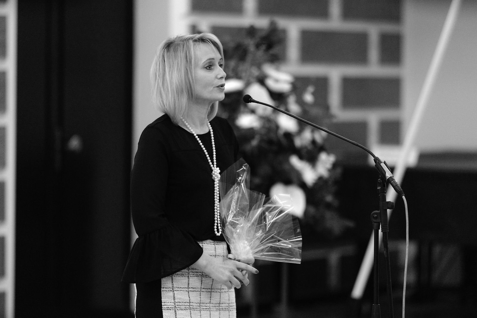Latvijas Universitātes Juridiskās fakultātes dekāne Anita Rodiņa <BR>norādīja uz zinātnes un prakses nozīmīgo saikni, ko senatori vienmēr <BR>uzskatījuši par pašsaprotamu