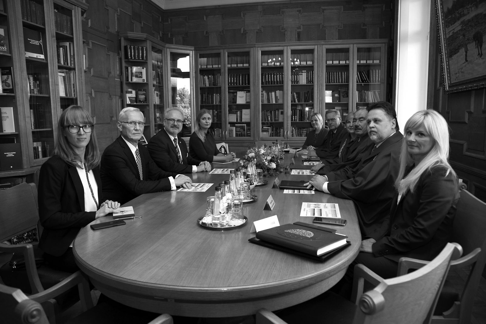 Valsts prezidenta saruna ar Augstākās tiesas vadību – priekšsēdētāju, Senāta departamentu priekšsēdētājiem, Judikatūras un zinātniski analītiskās nodaļas vadītāju un Administrācijas vadītāju