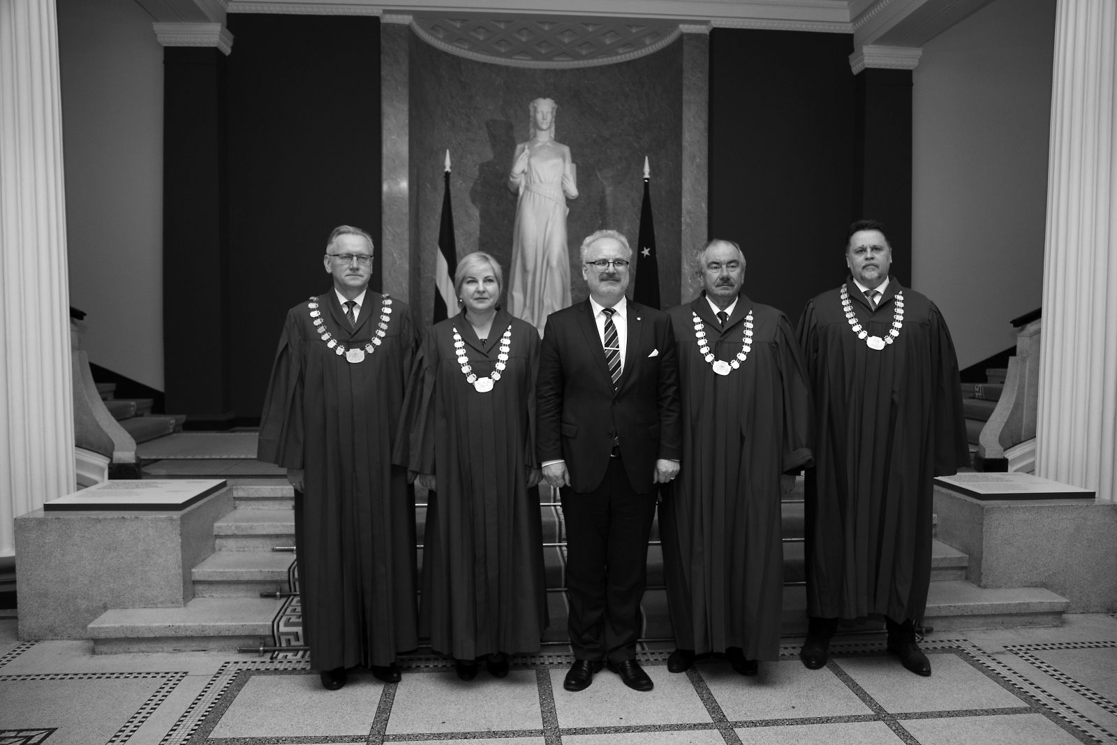 Senāta vadība ar  Valsts prezidentu:  (no kreisās) Krimināllietu departamenta priekšsēdētāja p.i. Pēteris Opincāns, Administratīvo lietu departamenta priekšsēdētāja Veronika Krūmiņa, Valsts prezidents Egils Levits, Augstākās tiesas priekšsēdētājs Ivars Bičkovičs, Civillietu departamenta priekšsēdētājs  Aigars Strupišs