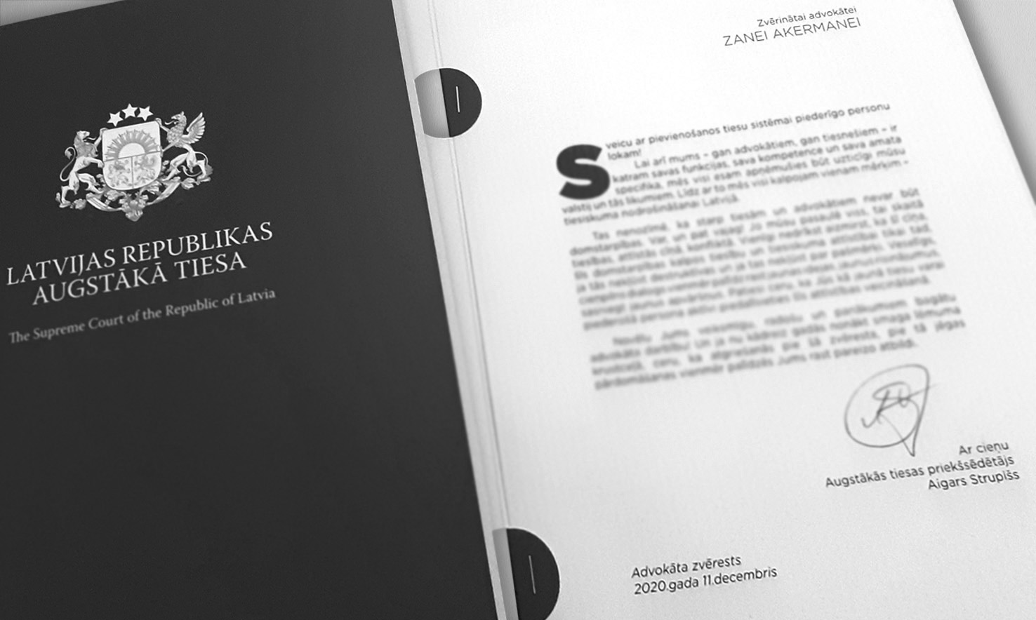 Ņemot vērā pandēmijas ierobežojumus, Augstākās tiesas <BR> priekšsēdētājs jaunos advokātus neuzrunāja visus kopā, bet katrs no <BR>viņiem saņēma priekšsēdētāja apsveikumu rakstiskā formā