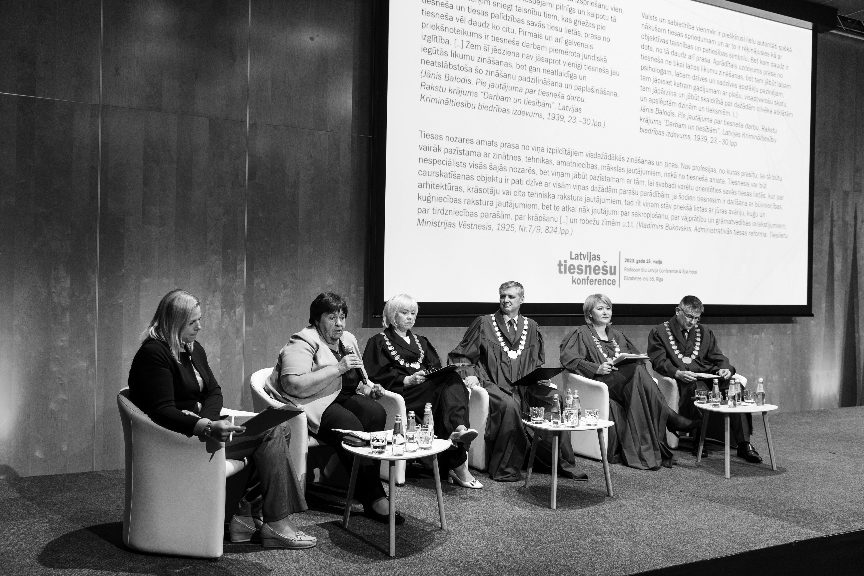 Diskusijas dalībnieki (no kreisās) Anita Zikmane, Edīte Vernuša, Inga Zālīte, Ermīns Darapoļskis, Sandra Kaija, Andris Zutis