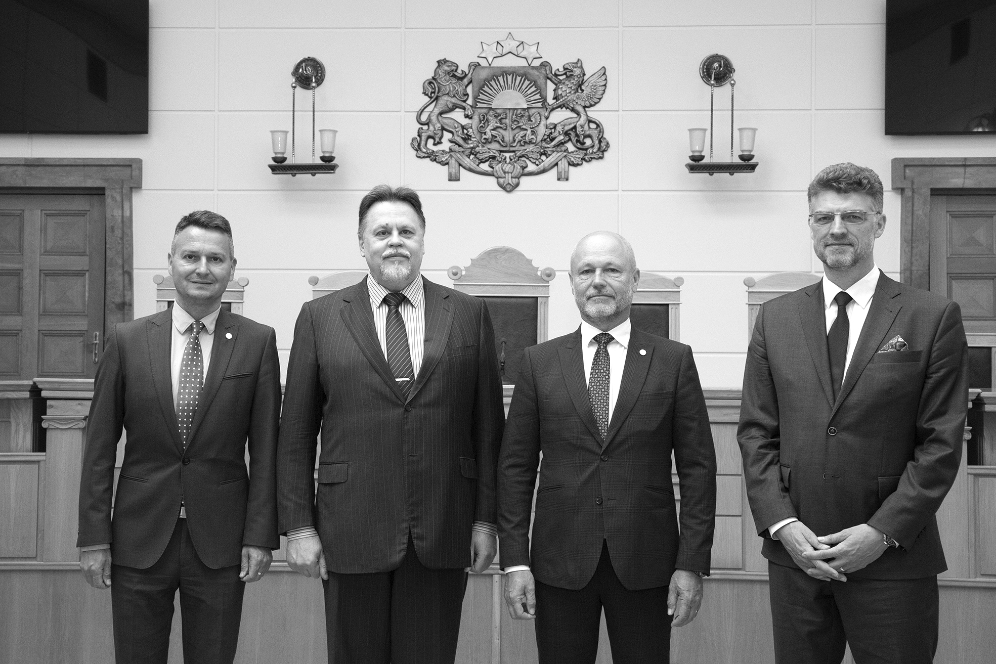 Augstākās tiesas priekšsēdētājs Aigars Strupišs  kopā ar Čehijas Augstākās tiesas priekšsēdētāju Petru Anģalosi (abi centrā) un pārējo delegāciju